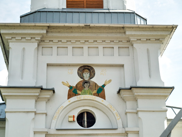 5b. Fresk na frontonie cerkwii pw. Narodzenia NMP.