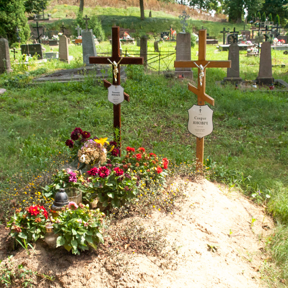 9c. Grób pisarza Sokrata Janowicza na cmentarzu prawosławnym.